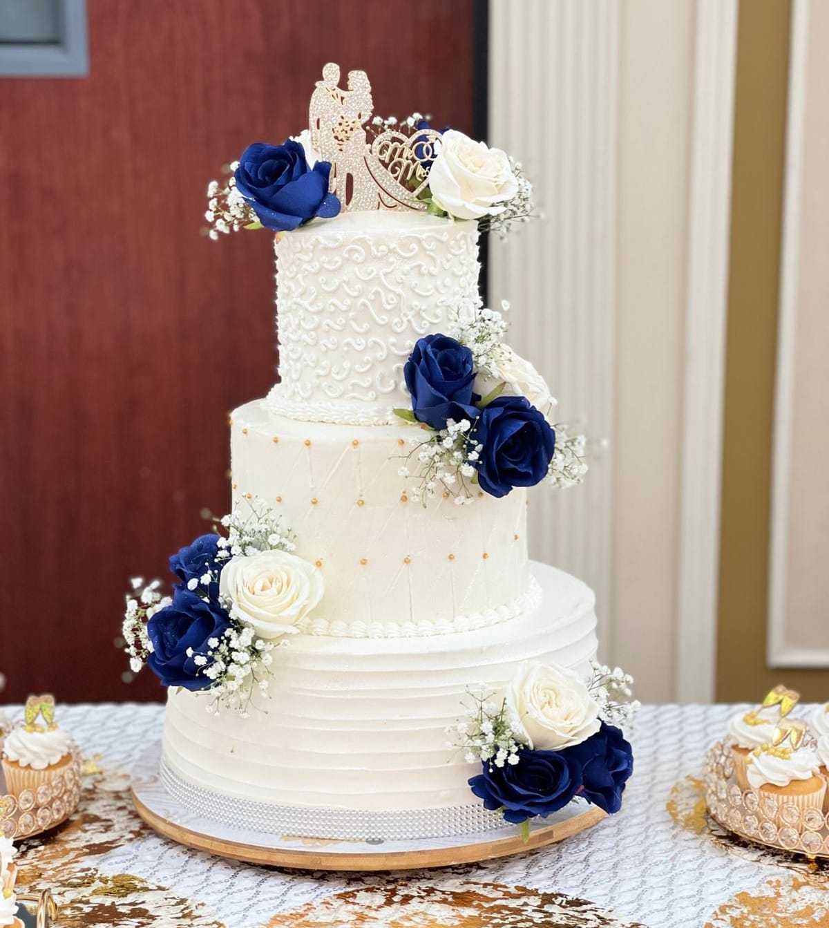 Elegant wedding cake